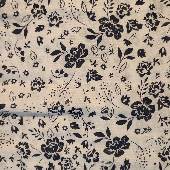 Adiva Short Sleeve Floral Blouse. Size M - Picture 2 of 6